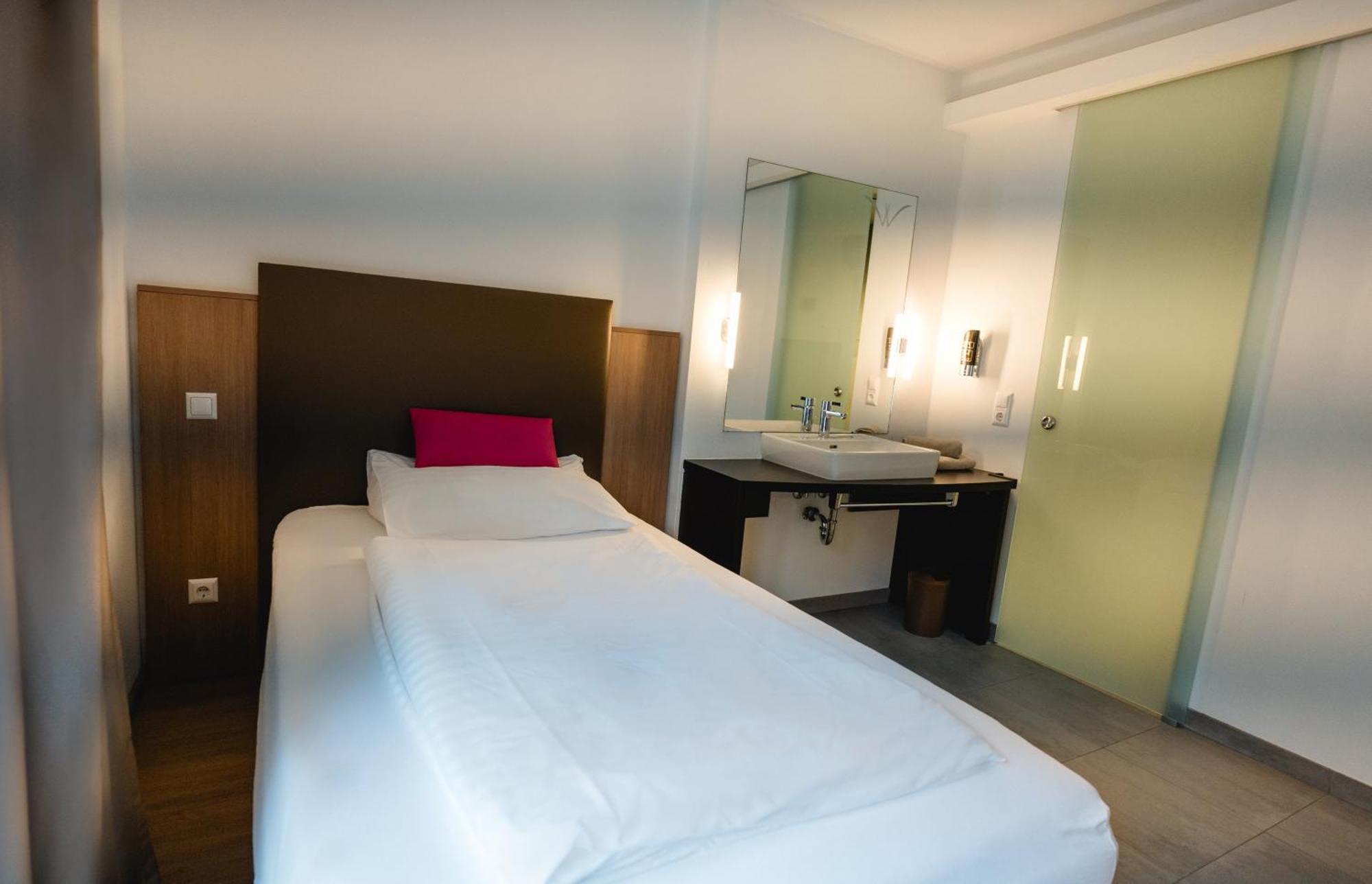 4U Hotel Men Only Hohenthurn Εξωτερικό φωτογραφία
