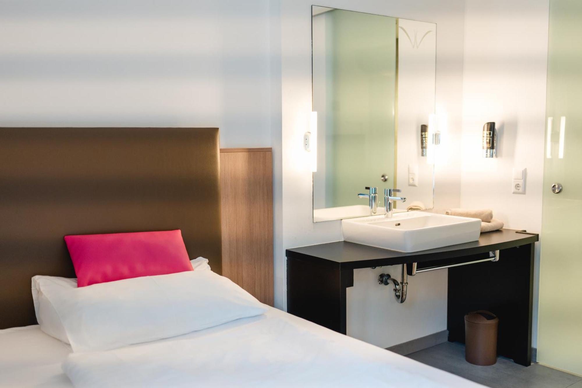 4U Hotel Men Only Hohenthurn Εξωτερικό φωτογραφία